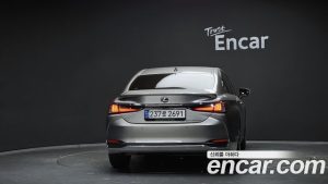 Lexus ES Luxury Plus 2025 года из Южной Кореи