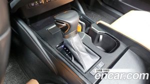 Lexus ES Luxury Plus 2025 года из Южной Кореи