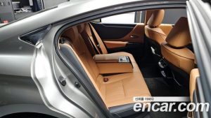 Lexus ES Luxury Plus 2025 года из Южной Кореи