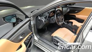 Lexus ES Luxury Plus 2025 года из Южной Кореи