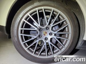 Porsche Cayenne 3.0 Coupe 2023 года из Южной Кореи