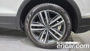 Volkswagen Tiguan 2.0 TDI Prestige 2023 года из Южной Кореи