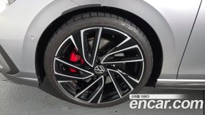 Volkswagen Golf 2.0 GTI 2024 года из Южной Кореи