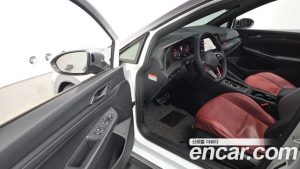 Volkswagen Golf 2.0 GTI 2024 года из Южной Кореи