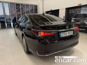 Lexus ES Luxury Plus 2026 года из Южной Кореи