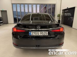 Lexus ES Luxury Plus 2026 года из Южной Кореи