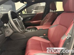 Lexus ES Luxury Plus 2026 года из Южной Кореи