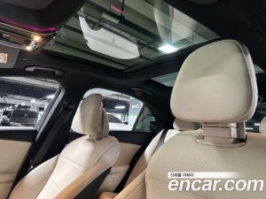 Mercedes-Benz C-Class C200 Avantgarde 2024 года из Южной Кореи