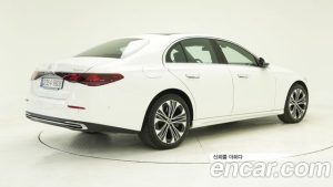 Mercedes-Benz E-Class E350e 4MATIC 2025 года из Южной Кореи