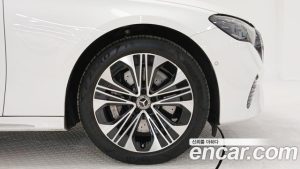 Mercedes-Benz E-Class E350e 4MATIC 2025 года из Южной Кореи