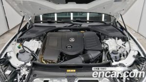 Mercedes-Benz E-Class E350e 4MATIC 2025 года из Южной Кореи