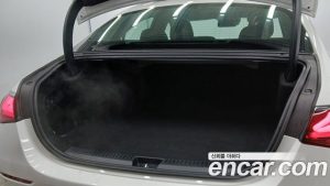 Mercedes-Benz E-Class E350e 4MATIC 2025 года из Южной Кореи