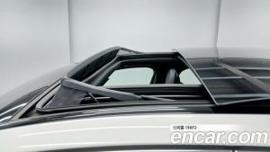 Mercedes-Benz E-Class E350e 4MATIC 2025 года из Южной Кореи