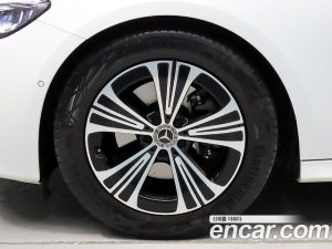 Mercedes-Benz E-Class E200 Avantgarde 2024 года из Южной Кореи
