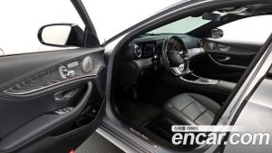 Mercedes-Benz E-Class E350 4MATIC AMG Line 2023 года из Южной Кореи