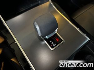 Land Rover Range Rover Velar 2.0 P250 Dynamic SE 2025 года из Южной Кореи