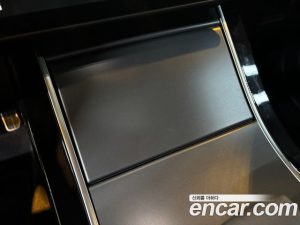 Land Rover Range Rover Velar 2.0 P250 Dynamic SE 2025 года из Южной Кореи