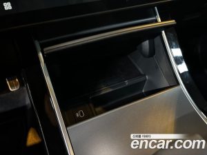 Land Rover Range Rover Velar 2.0 P250 Dynamic SE 2025 года из Южной Кореи