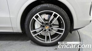 Porsche Cayenne 4.0 Turbo 2022 года из Южной Кореи