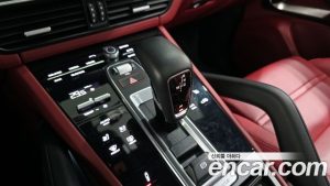 Porsche Cayenne 4.0 Turbo 2022 года из Южной Кореи