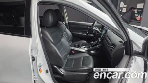 Renault-KoreaSamsung QM6 2.0 GDe LE Signature 2WD 2023 года из Южной Кореи