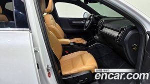 Volvo XC40 B4 Inscription 2022 года из Южной Кореи