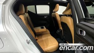 Volvo XC40 B4 Inscription 2022 года из Южной Кореи