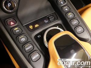 Astonmartin Vantage 4.0 V8 Roadster 2022 года из Южной Кореи