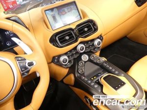 Astonmartin Vantage 4.0 V8 Roadster 2022 года из Южной Кореи