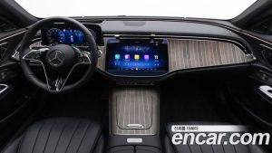 Mercedes-Benz E-Class E350e 4MATIC 2025 года из Южной Кореи