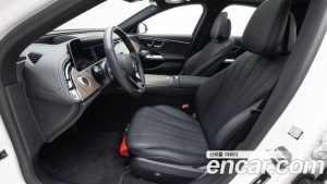 Mercedes-Benz E-Class E350e 4MATIC 2025 года из Южной Кореи