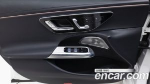 Mercedes-Benz E-Class E350e 4MATIC 2025 года из Южной Кореи