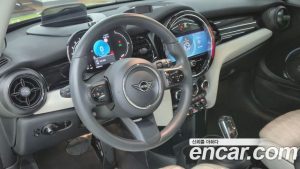 Mini Cooper CLASSIC 2023 года из Южной Кореи