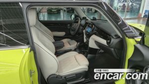 Mini Cooper CLASSIC 2023 года из Южной Кореи