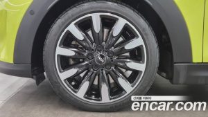 Mini Cooper CLASSIC 2023 года из Южной Кореи