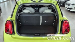 Mini Cooper CLASSIC 2023 года из Южной Кореи