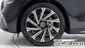 Mercedes-Benz E-Class E300 4MATIC Exclusive 2024 года из Южной Кореи
