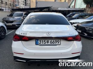 Mercedes-Benz E-Class E300 4MATIC AMG Line 2024 года из Южной Кореи