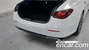 Mercedes-Benz E-Class E300 4MATIC Exclusive 2024 года из Южной Кореи