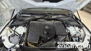 Mercedes-Benz E-Class E350e 4MATIC 2025 года из Южной Кореи