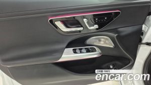 Mercedes-Benz E-Class E350e 4MATIC 2025 года из Южной Кореи