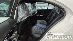 Mercedes-Benz E-Class E350e 4MATIC 2025 года из Южной Кореи