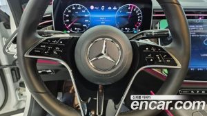 Mercedes-Benz E-Class E350e 4MATIC 2025 года из Южной Кореи