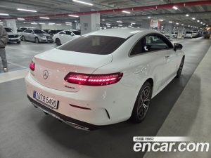 Mercedes-Benz E-Class E300d 4MATIC Coupe 2023 года из Южной Кореи