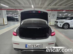 Mercedes-Benz E-Class E300d 4MATIC Coupe 2023 года из Южной Кореи