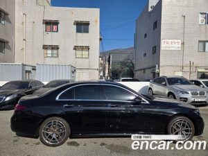 Mercedes-Benz E-Class E220d 4MATIC AMG Line 2023 года из Южной Кореи