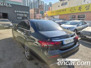 Mercedes-Benz E-Class E220d 4MATIC AMG Line 2023 года из Южной Кореи