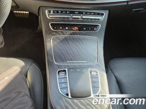 Mercedes-Benz E-Class E220d 4MATIC AMG Line 2023 года из Южной Кореи