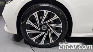 Mercedes-Benz E-Class E300 4MATIC Exclusive 2025 года из Южной Кореи