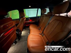 BMW X7 xDrive 40i Design Pure Excellence 7-Seater 2025 года из Южной Кореи